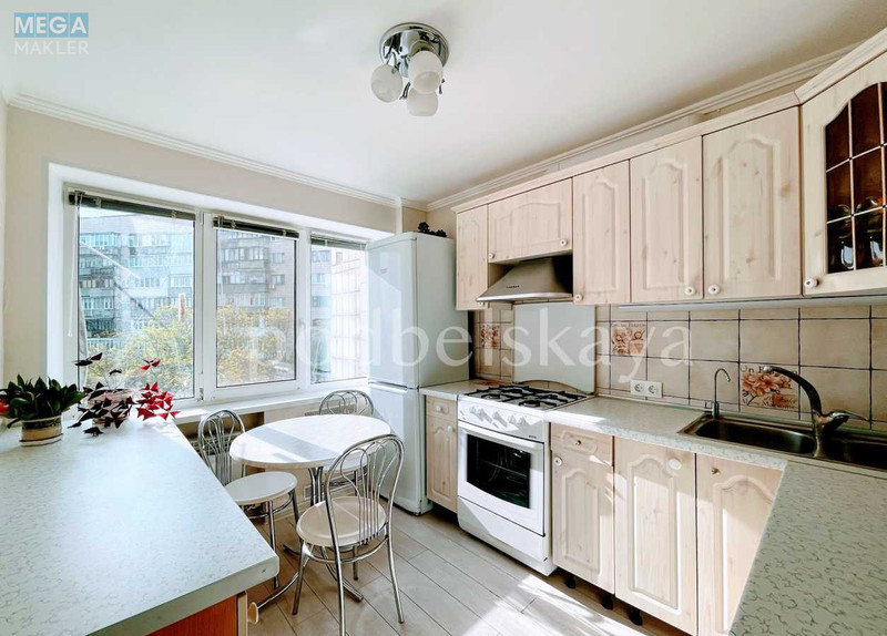 Оренда 3 кімнатної квартири, <a class="location-link" href="/kiev/" title="Недвижимость Київ">Київ</a>, <a class="location-link" href="/kiev/pecherskij/" title="Недвижимость Печерський район">Печерський р-н</a>, Ивана Марьяненко ул., 13 (изображение 8)