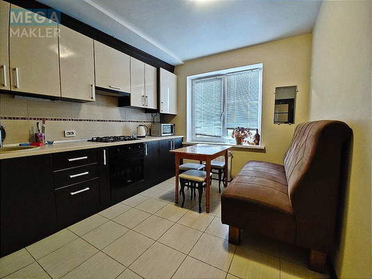 Оренда 3 кімнатної квартири, люкс, <a class="location-link" href="/dnepropetrovsk/" title="Недвижимость Дніпра">Дніпро</a>, <a class="location-link" href="/dnepropetrovsk/babushkinskij/" title="Недвижимость Бабушкінський район">Бабушкінський р-н</a>, Тополь -1, дом 15, Эпицентр (изображение 10)