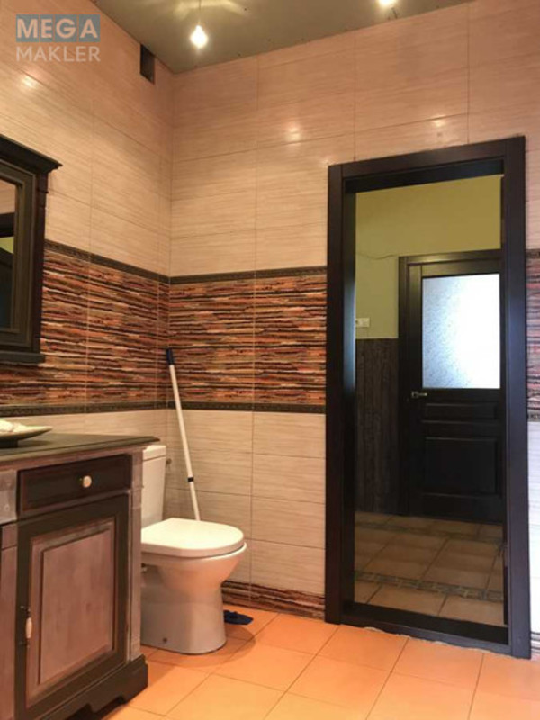 Продаж дома, 2&nbsp;поверху, 408&nbsp;кв.м, 7&nbsp;кімнат, ділянка 3&nbsp;сотки, <a class="location-link" href="/kiev/" title="Недвижимость Київ">Київ</a>, <a class="location-link" href="/kiev/goloseevskij/" title="Недвижимость Голосіївський район">Голосіївський р-н</a>, Добрый Путь ул., 63 (изображение 9)