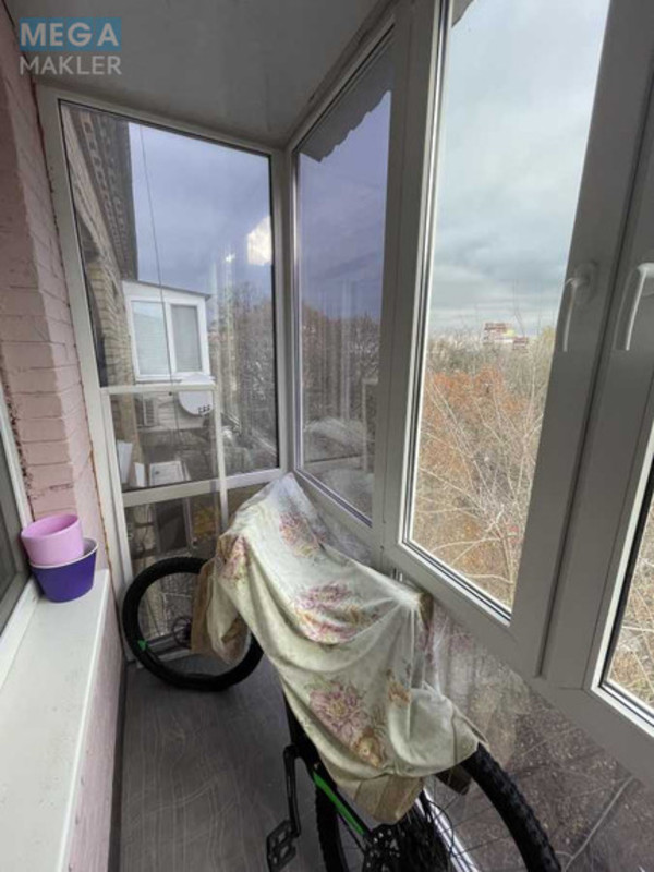 Продаж 2 кімнатної квартири (39/29/6), 5 пов. 5 пов. будинку, <a class="location-link" href="/kiev/" title="Недвижимость Київ">Київ</a>, <a class="location-link" href="/kiev/pecherskij/" title="Недвижимость Печерський район">Печерський р-н</a>, Генерала Алмазова вул., 9 (изображение 6)