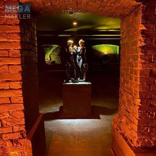 Продаж комерційної нерухомості, 130&nbsp;кв.м, <a class="location-link" href="/kiev/" title="Недвижимость Київ">Київ</a>, <a class="location-link" href="/kiev/shevchenkovskij/" title="Недвижимость Шевченківський район">Шевченківський р-н</a>, Тараса Шевченко пер., 13/21 (изображение 2)