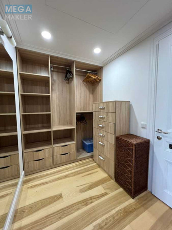 Оренда 4 кімнатні квартири, <a class="location-link" href="/kiev/" title="Недвижимость Київ">Київ</a>, <a class="location-link" href="/kiev/goloseevskij/" title="Недвижимость Голосіївський район">Голосіївський р-н</a>, Голосеевская ул., 13Б (изображение 17)