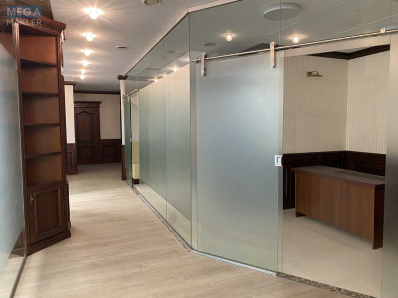 Оренда комерційної нерухомості, 218,50&nbsp;кв.м, под офис, <a class="location-link" href="/kiev/" title="Недвижимость Київ">Київ</a>, <a class="location-link" href="/kiev/svyatoshinskij/" title="Недвижимость Святошинский район">Святошинский р-н</a>, Институтская ул., 18А (изображение 9)