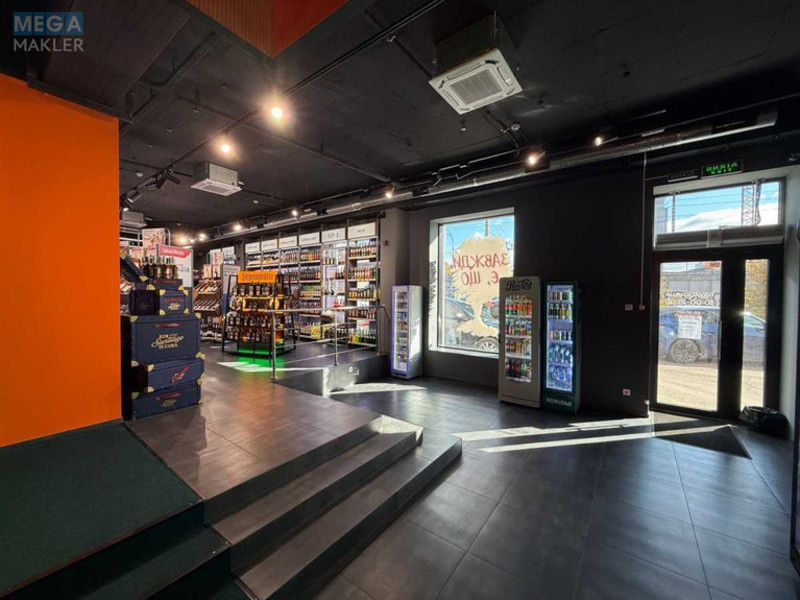 Оренда окремої будівлі/побудови, 135&nbsp;кв.м, <a class="location-link" href="/kiev/" title="Недвижимость Київ">Київ</a>, <a class="location-link" href="/kiev/pecherskij/" title="Недвижимость Печерський район">Печерський р-н</a>, Дружби Народів бульв., 1 (изображение 3)