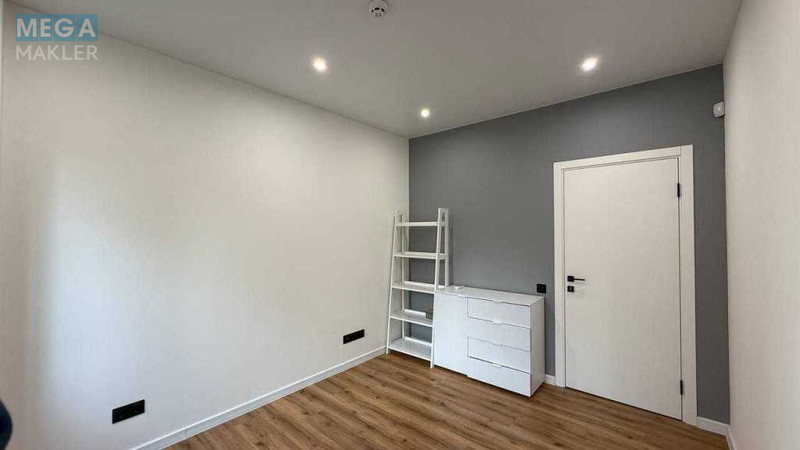 Оренда комерційної нерухомості, 12&nbsp;кв.м, под магазин, <a class="location-link" href="/kiev/" title="Недвижимость Київ">Київ</a>, <a class="location-link" href="/kiev/dneprovskij/" title="Недвижимость Дніпровський район">Дніпровський р-н</a>, Регенераторная ул., 4 (изображение 2)