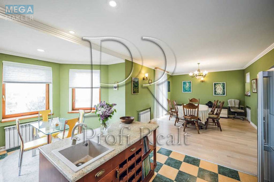 Продаж дома, 3&nbsp;поверху, 290&nbsp;кв.м, 7&nbsp;кімнат, ділянка 15&nbsp;соток, <a class="location-link" href="/hotov/" title="Недвижимость Хотів">Хотів</a>, Травнева вулиця (изображение 2)