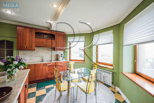 Продаж дома, 3&nbsp;поверху, 290&nbsp;кв.м, 7&nbsp;кімнат, ділянка 15&nbsp;соток, <a class="location-link" href="/hotov/" title="Недвижимость Хотів">Хотів</a>, Травнева вулиця (изображение 3)