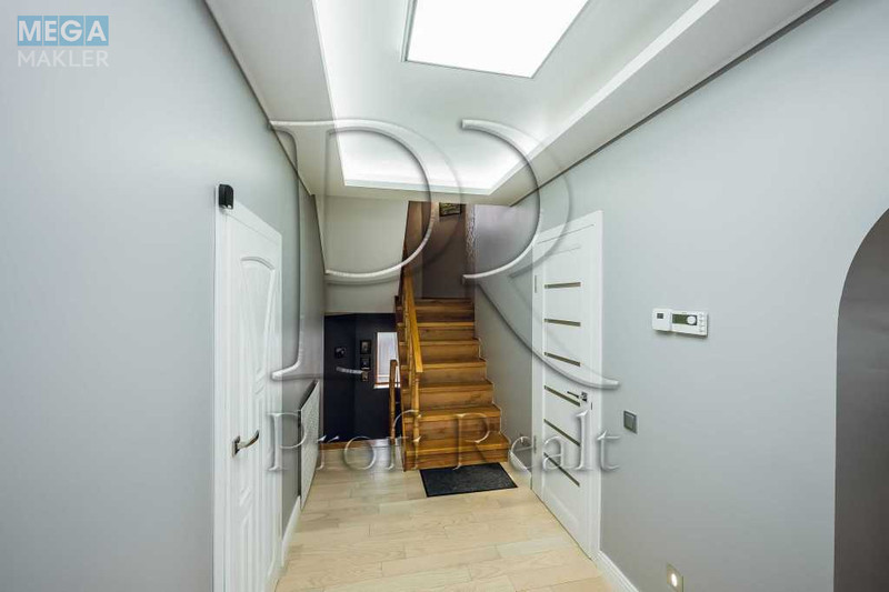 Продаж дома, 3&nbsp;поверху, 290&nbsp;кв.м, 7&nbsp;кімнат, ділянка 15&nbsp;соток, <a class="location-link" href="/hotov/" title="Недвижимость Хотів">Хотів</a>, Травнева вулиця (изображение 4)