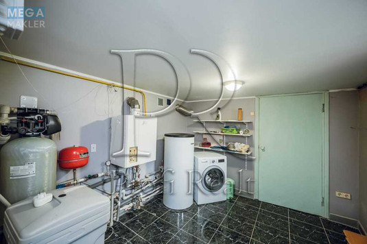 Продаж дома, 3&nbsp;поверху, 290&nbsp;кв.м, 7&nbsp;кімнат, ділянка 15&nbsp;соток, <a class="location-link" href="/hotov/" title="Недвижимость Хотів">Хотів</a>, Травнева вулиця (изображение 16)