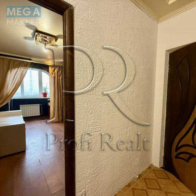 Продаж 2 кімнатної квартири (52/31/8), 9 пов. 9 пов. будинку, <a class="location-link" href="/kiev/" title="Недвижимость Київ">Київ</a>, <a class="location-link" href="/kiev/podolskij/" title="Недвижимость Подільський район">Подільський р-н</a>, Свободи проспект, 15/1 (изображение 8)