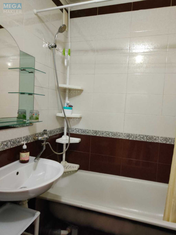 Оренда кімнати (підселення), <a class="location-link" href="/kiev/" title="Недвижимость Київ">Київ</a>, <a class="location-link" href="/kiev/darnickij/" title="Недвижимость Дарницький район">Дарницький р-н</a>, Анни Ахматової вул., 37 (изображение 15)