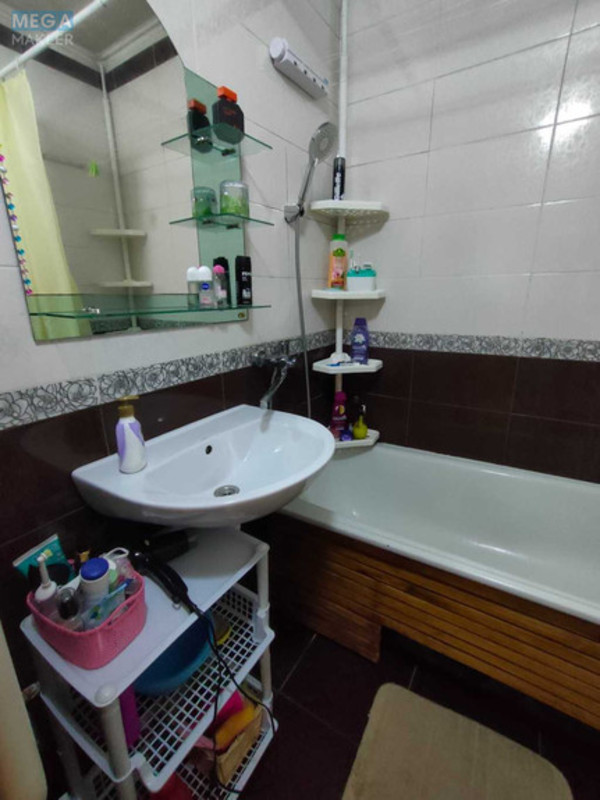 Оренда кімнати (підселення), <a class="location-link" href="/kiev/" title="Недвижимость Київ">Київ</a>, <a class="location-link" href="/kiev/darnickij/" title="Недвижимость Дарницький район">Дарницький р-н</a>, Анни Ахматової вул., 37 (изображение 16)