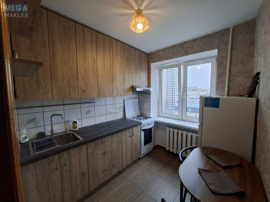 Оренда 2 кімнатної квартири, <a class="location-link" href="/kiev/" title="Недвижимость Київ">Київ</a>, <a class="location-link" href="/kiev/pecherskij/" title="Недвижимость Печерський район">Печерський р-н</a>, Лабораторный пер., 4 (изображение 3)