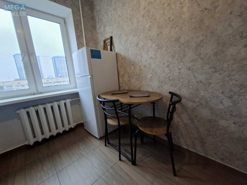 Оренда 2 кімнатної квартири, <a class="location-link" href="/kiev/" title="Недвижимость Київ">Київ</a>, <a class="location-link" href="/kiev/pecherskij/" title="Недвижимость Печерський район">Печерський р-н</a>, Лабораторный пер., 4 (изображение 4)