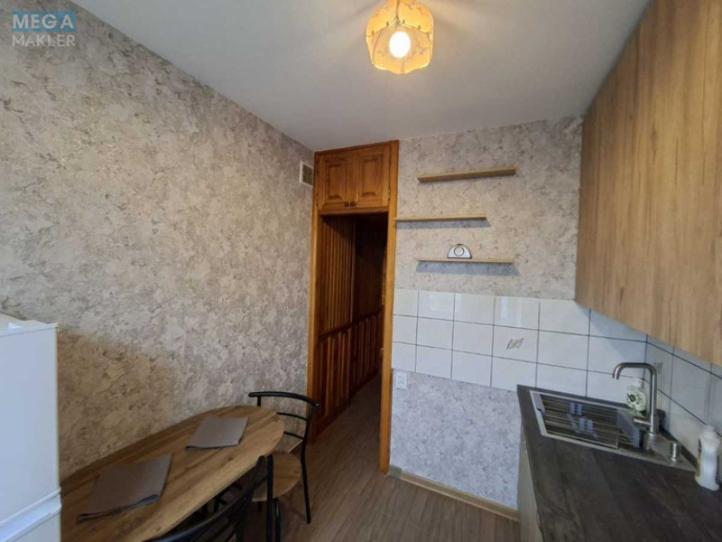 Оренда 2 кімнатної квартири, <a class="location-link" href="/kiev/" title="Недвижимость Київ">Київ</a>, <a class="location-link" href="/kiev/pecherskij/" title="Недвижимость Печерський район">Печерський р-н</a>, Лабораторный пер., 4 (изображение 5)