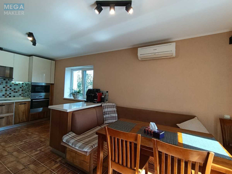 Продаж дома, 2&nbsp;поверху, 168&nbsp;кв.м, 6&nbsp;кімнат, ділянка 8&nbsp;соток, <a class="location-link" href="/kiev/" title="Недвижимость Київ">Київ</a>, <a class="location-link" href="/kiev/darnickij/" title="Недвижимость Дарницький район">Дарницький р-н</a>, Медоносна вул., 33 (изображение 14)