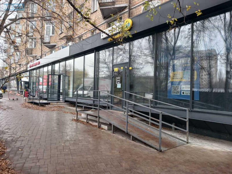 Оренда комерційної нерухомості, 58,90&nbsp;кв.м, под магазин, <a class="location-link" href="/kiev/" title="Недвижимость Київ">Київ</a>, <a class="location-link" href="/kiev/solomenskij/" title="Недвижимость Солом'янський район">Солом'янський р-н</a>, Чоколівський бульв., 37 (изображение 6)