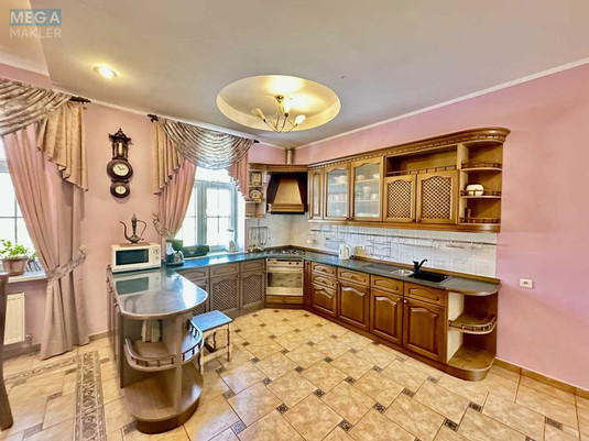 Продаж дома, 2&nbsp;поверху, 240&nbsp;кв.м, 5&nbsp;кімнат, ділянка 15&nbsp;соток, <a class="location-link" href="/kiev/" title="Недвижимость Київ">Київ</a>, <a class="location-link" href="/kiev/obolonskij/" title="Недвижимость Оболонський район">Оболонський р-н</a>, Квитки Цисык ул., 81 (изображение 4)