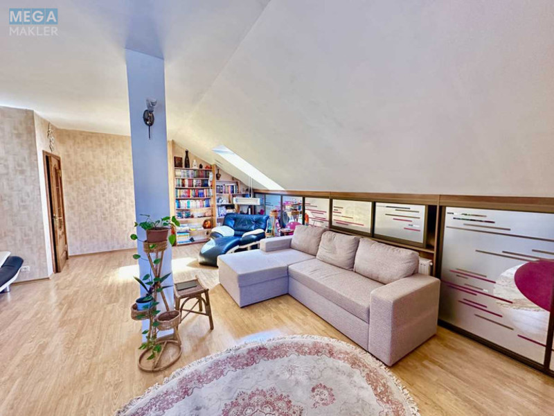 Продаж дома, 2&nbsp;поверху, 240&nbsp;кв.м, 5&nbsp;кімнат, ділянка 15&nbsp;соток, <a class="location-link" href="/kiev/" title="Недвижимость Київ">Київ</a>, <a class="location-link" href="/kiev/obolonskij/" title="Недвижимость Оболонський район">Оболонський р-н</a>, Квитки Цисык ул., 81 (изображение 11)