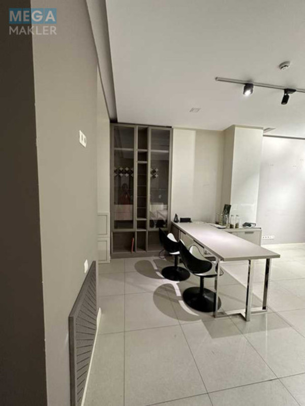 Оренда окремої будівлі/побудови, 200&nbsp;кв.м, <a class="location-link" href="/kiev/" title="Недвижимость Київ">Київ</a>, <a class="location-link" href="/kiev/obolonskij/" title="Недвижимость Оболонський район">Оболонський р-н</a>, Маршала Тимошенко ул., 21 (изображение 4)