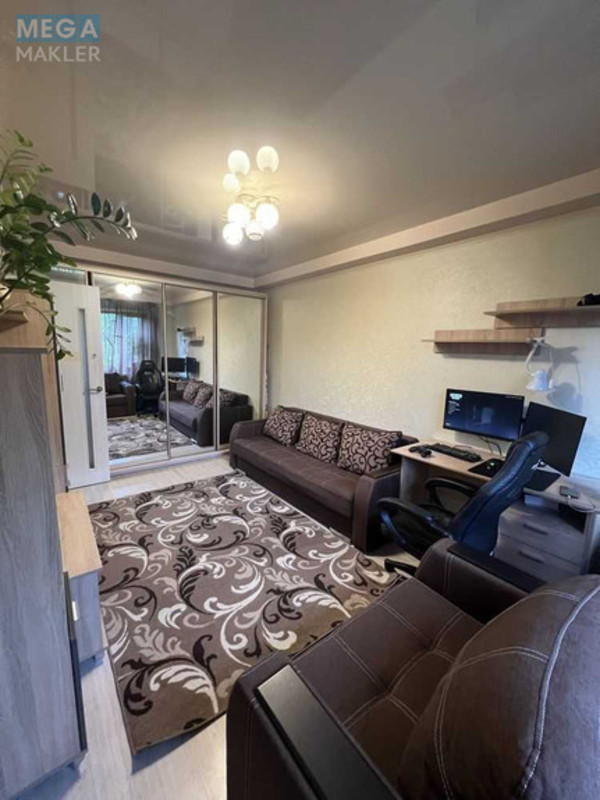 Продаж 2 кімнатної квартири (45/29/7), 5 пов. 5 пов. будинку, <a class="location-link" href="/kiev/" title="Недвижимость Київ">Київ</a>, <a class="location-link" href="/kiev/svyatoshinskij/" title="Недвижимость Святошинський район">Святошинський р-н</a>, Зодчих вул. (изображение 2)