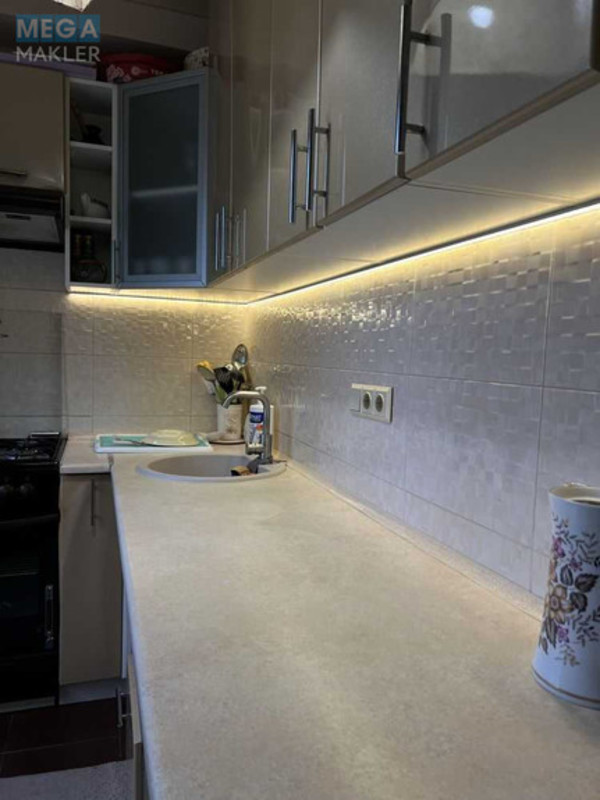 Продаж 2 кімнатної квартири (45/29/7), 5 пов. 5 пов. будинку, <a class="location-link" href="/kiev/" title="Недвижимость Київ">Київ</a>, <a class="location-link" href="/kiev/svyatoshinskij/" title="Недвижимость Святошинський район">Святошинський р-н</a>, Зодчих вул. (изображение 13)