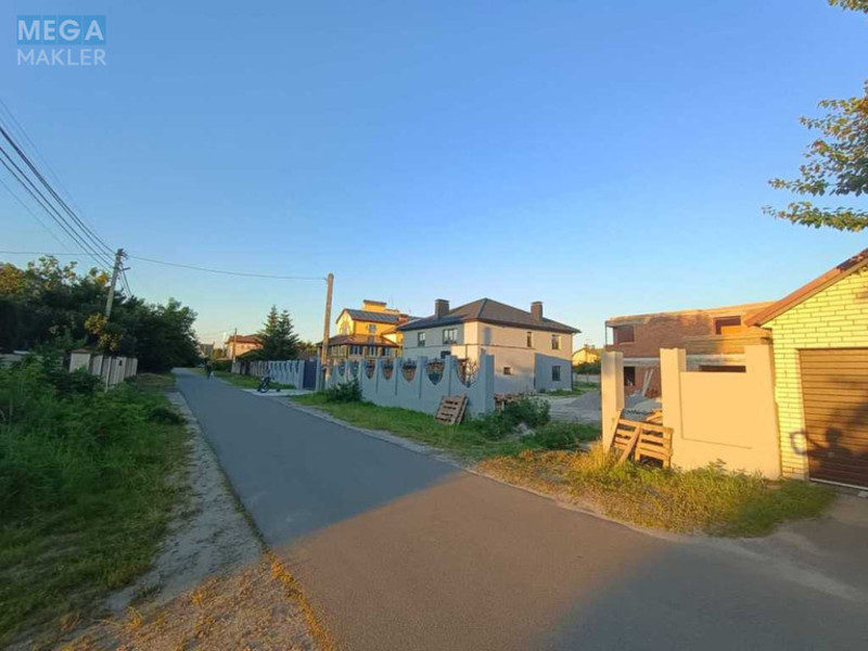 Продаж дома, 2&nbsp;поверху, 267&nbsp;кв.м, 5&nbsp;кімнат, ділянка 10&nbsp;соток, <a class="location-link" href="/pogreby-selo-kv-brovarskij-rajon/" title="Недвижимость Погреби">Погреби</a>, Ратушного, 6 (изображение 2)