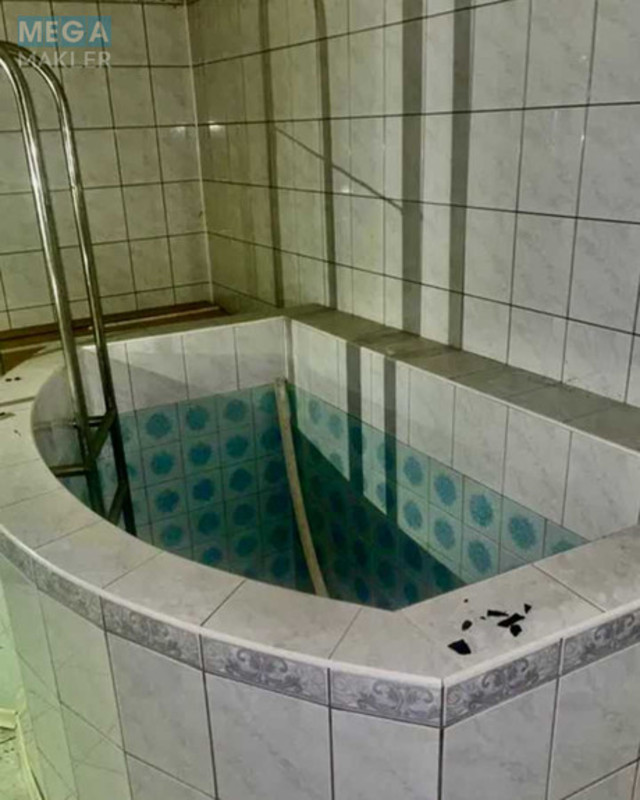 Продаж дома, 2&nbsp;поверху, 650&nbsp;кв.м, 8&nbsp;кімнат, ділянка 10&nbsp;соток, <a class="location-link" href="/stoyanka/" title="Недвижимость Стоянка">Стоянка</a>, Ленина, 1 (изображение 20)