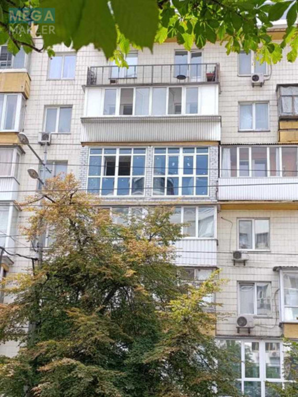 Продаж 3 кімнатної квартири (70/36/10), 5 пов. 9 пов. будинку, <a class="location-link" href="/kiev/" title="Недвижимость Київ">Київ</a>, <a class="location-link" href="/kiev/goloseevskij/" title="Недвижимость Голосіївський район">Голосіївський р-н</a>, Большая Васильковская ул., 112 (изображение 2)