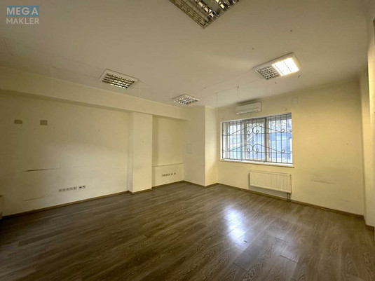 Оренда окремої будівлі/побудови, 125&nbsp;кв.м, <a class="location-link" href="/kiev/" title="Недвижимость Київ">Київ</a>, <a class="location-link" href="/kiev/pecherskij/" title="Недвижимость Печерський район">Печерський р-н</a>, Щорса вул., 32Г (изображение 2)