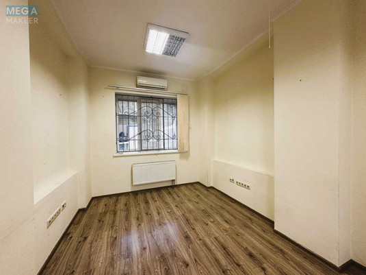 Оренда окремої будівлі/побудови, 125&nbsp;кв.м, <a class="location-link" href="/kiev/" title="Недвижимость Київ">Київ</a>, <a class="location-link" href="/kiev/pecherskij/" title="Недвижимость Печерський район">Печерський р-н</a>, Щорса вул., 32Г (изображение 3)