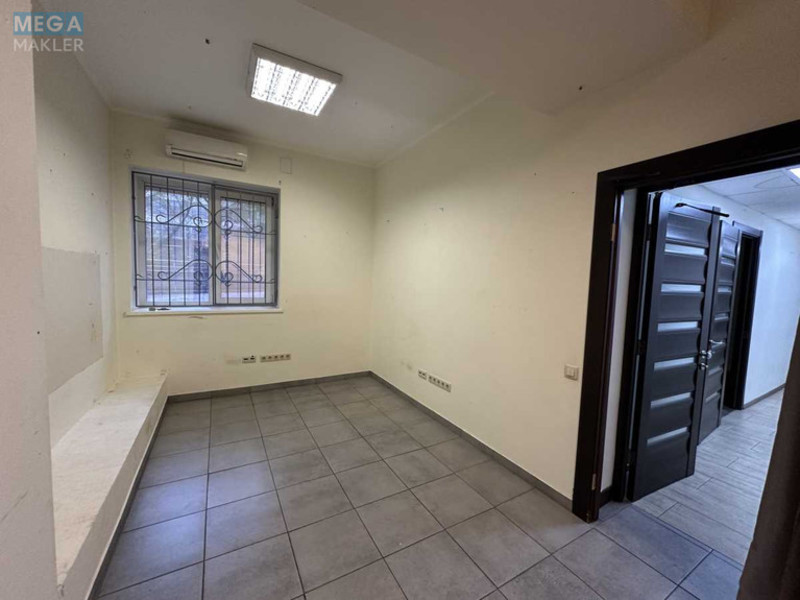 Оренда окремої будівлі/побудови, 125&nbsp;кв.м, <a class="location-link" href="/kiev/" title="Недвижимость Київ">Київ</a>, <a class="location-link" href="/kiev/pecherskij/" title="Недвижимость Печерський район">Печерський р-н</a>, Щорса вул., 32Г (изображение 8)