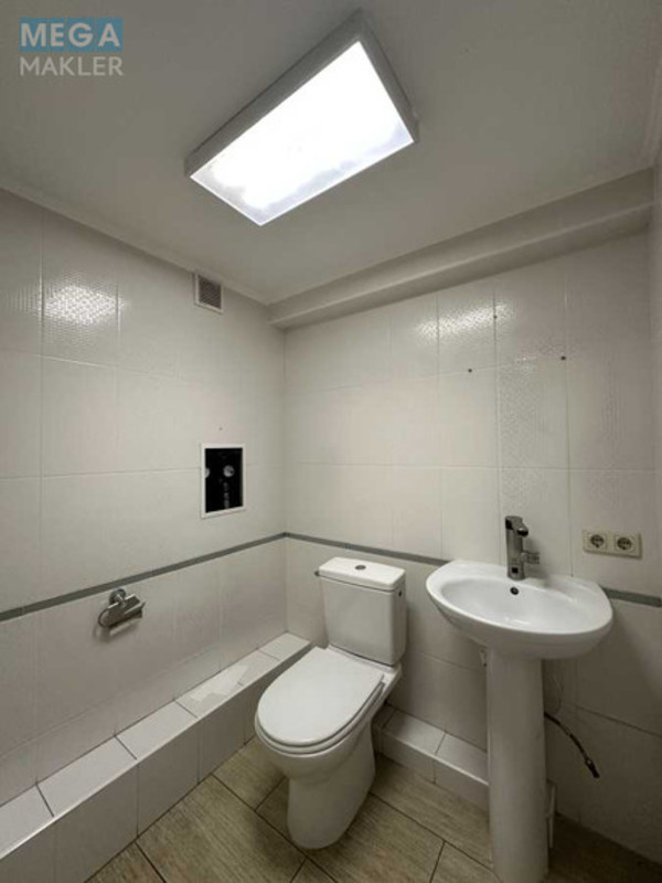 Оренда окремої будівлі/побудови, 125&nbsp;кв.м, <a class="location-link" href="/kiev/" title="Недвижимость Київ">Київ</a>, <a class="location-link" href="/kiev/pecherskij/" title="Недвижимость Печерський район">Печерський р-н</a>, Щорса вул., 32Г (изображение 15)