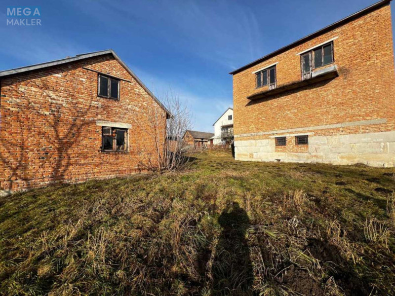 Продаж дома, 3&nbsp;поверху, 400&nbsp;кв.м, 6&nbsp;кімнат, ділянка 25&nbsp;соток, <a class="location-link" href="/novyj-milyatin/" title="Недвижимость Новий Мілятин">Новий Милятин</a>, Центральна (изображение 2)