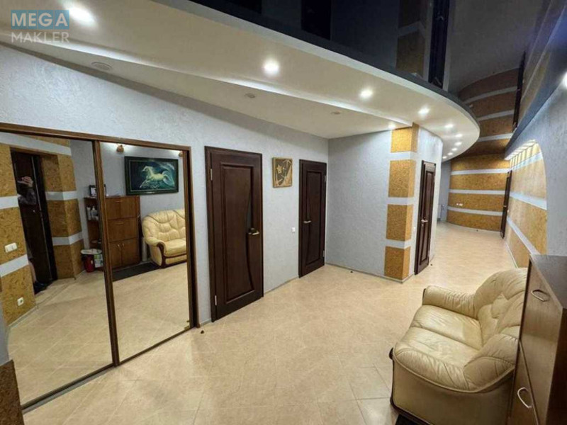 Оренда 4 кімнатні квартири, <a class="location-link" href="/kiev/" title="Недвижимость Київ">Київ</a>, <a class="location-link" href="/kiev/shevchenkovskij/" title="Недвижимость Шевченківський район">Шевченківський р-н</a>, Назаровская ул., 7б (изображение 15)