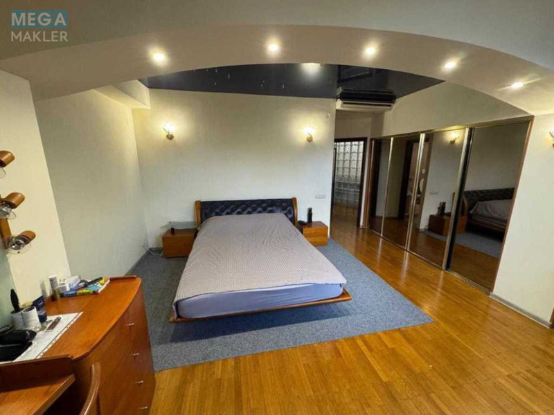 Оренда 4 кімнатні квартири, <a class="location-link" href="/kiev/" title="Недвижимость Київ">Київ</a>, <a class="location-link" href="/kiev/shevchenkovskij/" title="Недвижимость Шевченківський район">Шевченківський р-н</a>, Назаровская ул., 7б (изображение 17)