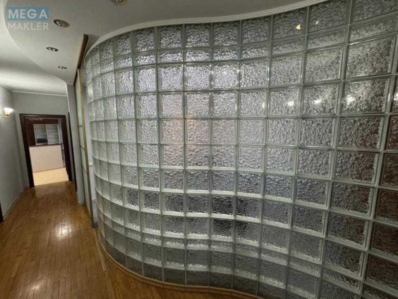 Оренда 4 кімнатні квартири, <a class="location-link" href="/kiev/" title="Недвижимость Київ">Київ</a>, <a class="location-link" href="/kiev/shevchenkovskij/" title="Недвижимость Шевченківський район">Шевченківський р-н</a>, Назаровская ул., 7б (изображение 21)