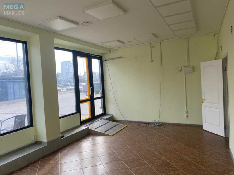 Оренда комерційної нерухомості, 52&nbsp;кв.м, под магазин, <a class="location-link" href="/kiev/" title="Недвижимость Київ">Київ</a>, <a class="location-link" href="/kiev/darnickij/" title="Недвижимость Дарницький район">Дарницький р-н</a>, Ревуцького вул., 6 (изображение 2)