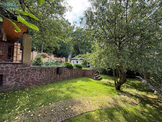 Продаж дома, 2&nbsp;поверху, 350&nbsp;кв.м, 7&nbsp;кімнат, ділянка 8&nbsp;соток, <a class="location-link" href="/kiev/" title="Недвижимость Київ">Київ</a>, <a class="location-link" href="/kiev/goloseevskij/" title="Недвижимость Голосіївський район">Голосіївський р-н</a>, Максима Рильського вул. (изображение 5)