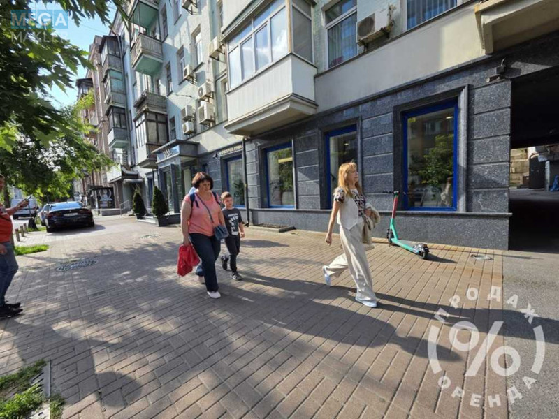 Продаж комерційної нерухомості, 338&nbsp;кв.м, под магазин, <a class="location-link" href="/kiev/" title="Недвижимость Київ">Київ</a>, <a class="location-link" href="/kiev/shevchenkovskij/" title="Недвижимость Шевченківський район">Шевченківський р-н</a>, Саксаганського вул., 42/80 (изображение 2)