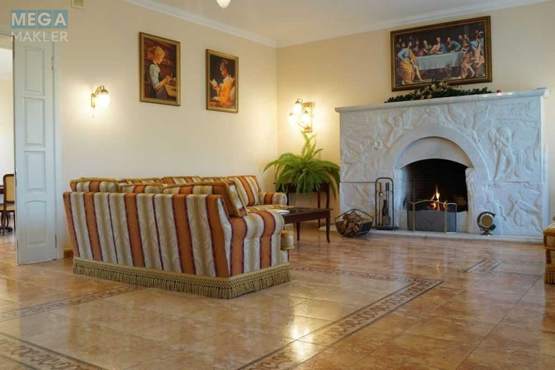 Продаж дома, 3&nbsp;поверху, 523&nbsp;кв.м, 5&nbsp;кімнат, ділянка 7&nbsp;соток, <a class="location-link" href="/kiev/" title="Недвижимость Київ">Київ</a>, <a class="location-link" href="/kiev/svyatoshinskij/" title="Недвижимость Святошинський район">Святошинський р-н</a>, Рубежівська вул., 74 (изображение 2)