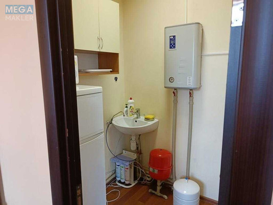 Оренда комерційної нерухомості, 102&nbsp;кв.м, под офис, <a class="location-link" href="/kiev/" title="Недвижимость Київ">Київ</a>, <a class="location-link" href="/kiev/svyatoshinskij/" title="Недвижимость Святошинський район">Святошинський р-н</a>, Святошинская ул. (изображение 3)