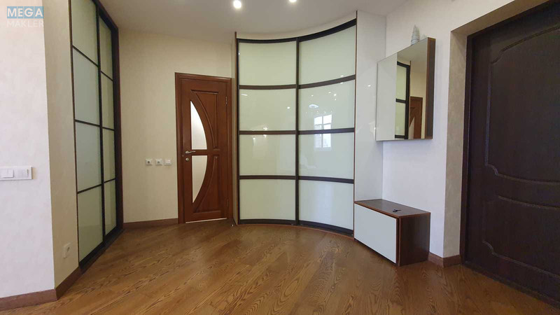 Оренда 4 кімнатні квартири, <a class="location-link" href="/kiev/" title="Недвижимость Київ">Київ</a>, <a class="location-link" href="/kiev/dneprovskij/" title="Недвижимость Дніпровський район">Дніпровський р-н</a>, Воскресенська вул., 14Б (изображение 6)