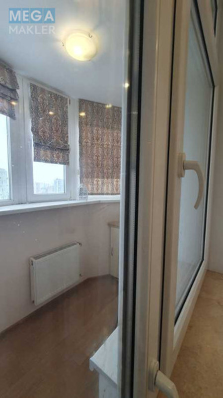 Оренда 4 кімнатні квартири, <a class="location-link" href="/kiev/" title="Недвижимость Київ">Київ</a>, <a class="location-link" href="/kiev/dneprovskij/" title="Недвижимость Дніпровський район">Дніпровський р-н</a>, Воскресенська вул., 14Б (изображение 8)