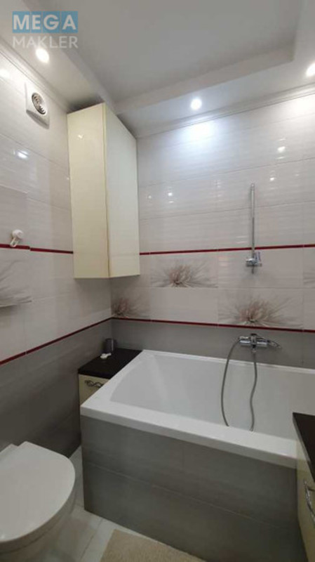 Оренда 4 кімнатні квартири, <a class="location-link" href="/kiev/" title="Недвижимость Київ">Київ</a>, <a class="location-link" href="/kiev/dneprovskij/" title="Недвижимость Дніпровський район">Дніпровський р-н</a>, Воскресенська вул., 14Б (изображение 18)