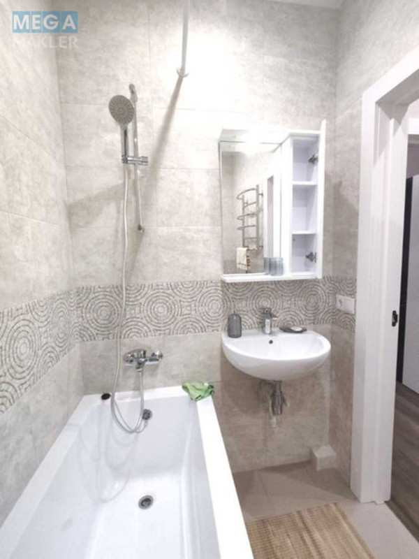 Оренда 3 кімнатної квартири, <a class="location-link" href="/kiev/" title="Недвижимость Київ">Київ</a>, <a class="location-link" href="/kiev/pecherskij/" title="Недвижимость Печерський район">Печерський р-н</a>, Анри Барбюса ул., 26 (изображение 9)