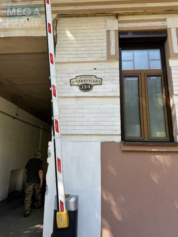 Продаж 5 кімнатної квартири (164/?/?), 2 пов. 5 пов. будинку, <a class="location-link" href="/kiev/" title="Недвижимость Київ">Київ</a>, <a class="location-link" href="/kiev/pecherskij/" title="Недвижимость Печерський район">Печерський р-н</a>, Інститутська вул., 13/4 (изображение 3)