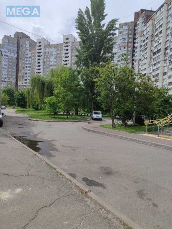Продаж 3 кімнатної квартири (70/?/?), 18 пов. 18 пов. будинку, <a class="location-link" href="/kiev/" title="Недвижимость Київ">Київ</a>, <a class="location-link" href="/kiev/goloseevskij/" title="Недвижимость Голосіївський район">Голосіївський р-н</a>, Академіка Заболотного вул., 30 (изображение 4)