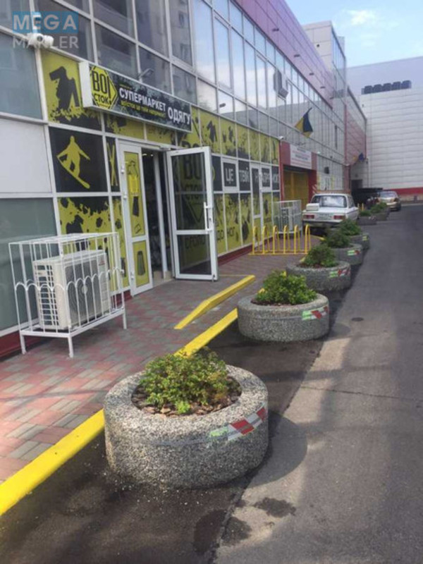Продаж комерційної нерухомості, 176,50&nbsp;кв.м, под магазин, <a class="location-link" href="/kiev/" title="Недвижимость Київ">Київ</a>, <a class="location-link" href="/kiev/darnickij/" title="Недвижимость Дарницький район">Дарницький р-н</a>, Александра Мишуги ул., 10 (изображение 3)