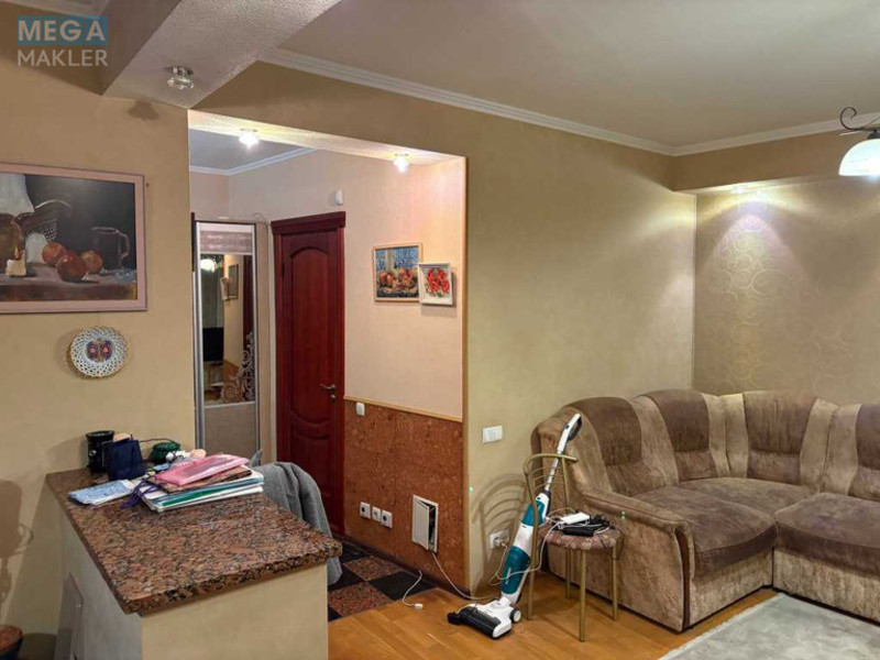 Оренда 3 кімнатної квартири, <a class="location-link" href="/kiev/" title="Недвижимость Київ">Київ</a>, <a class="location-link" href="/kiev/darnickij/" title="Недвижимость Дарницький район">Дарницький р-н</a>, Днепровская наб., 25 (изображение 3)